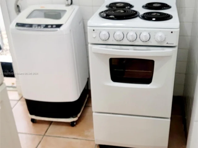 1031 NW 26th St # 0, Miami FL 33127