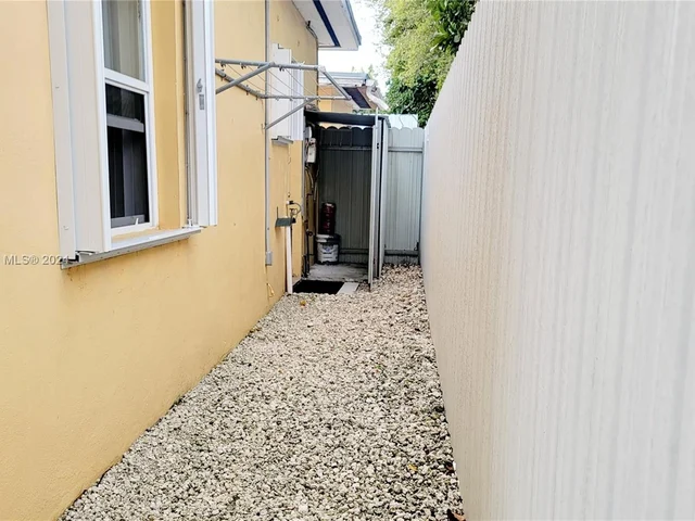 1031 NW 26th St # 0, Miami FL 33127