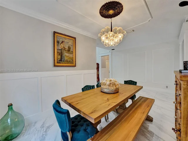 940 Crestview Cir, Weston FL 33327