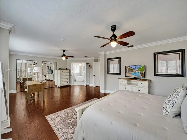 940 Crestview Cir, Weston FL 33327