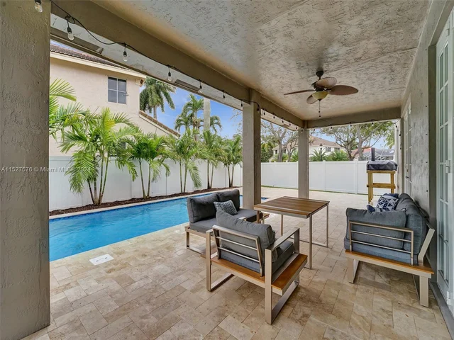 940 Crestview Cir, Weston FL 33327