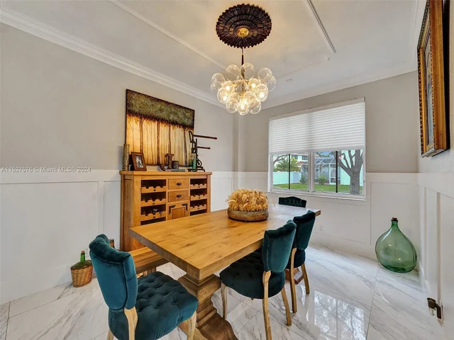 940 Crestview Cir, Weston FL 33327