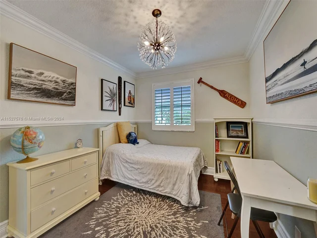 940 Crestview Cir, Weston FL 33327