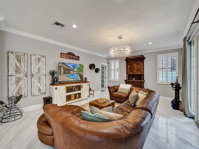 940 Crestview Cir, Weston FL 33327