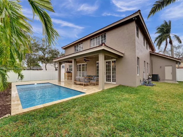 940 Crestview Cir, Weston FL 33327