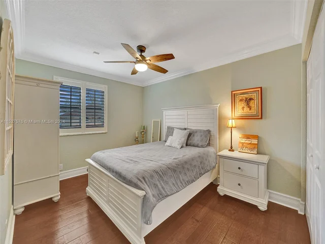 940 Crestview Cir, Weston FL 33327