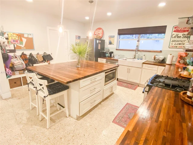 3485 N Meridian Ave, Miami Beach FL 33140