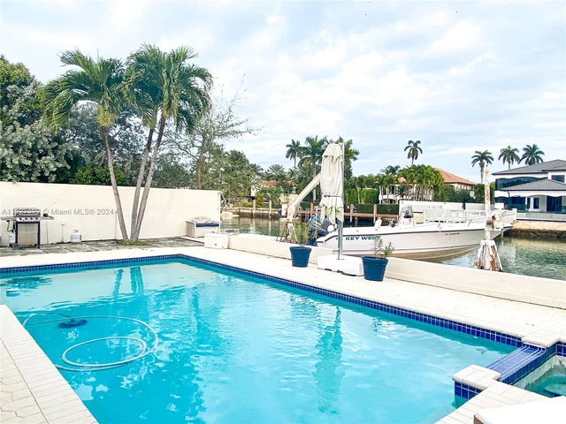 3485 N Meridian Ave, Miami Beach FL 33140