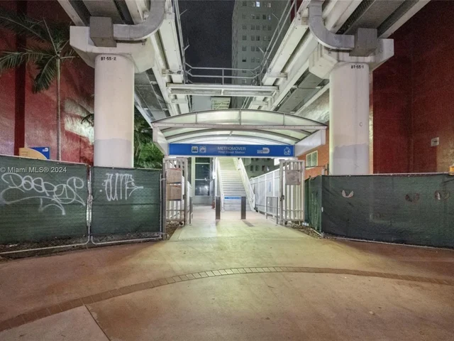 227 NE 2nd St # 2405, Miami FL 33132