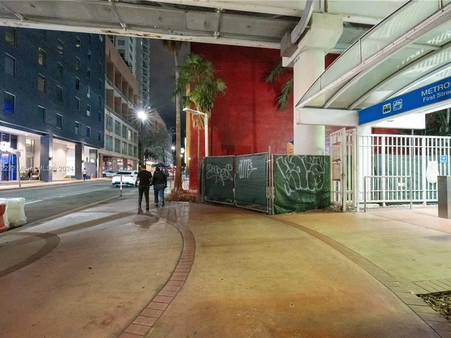 227 NE 2nd St # 2405, Miami FL 33132