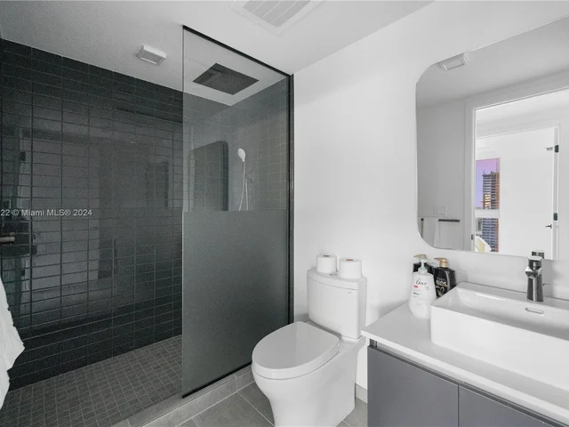 227 NE 2nd St # 2405, Miami FL 33132