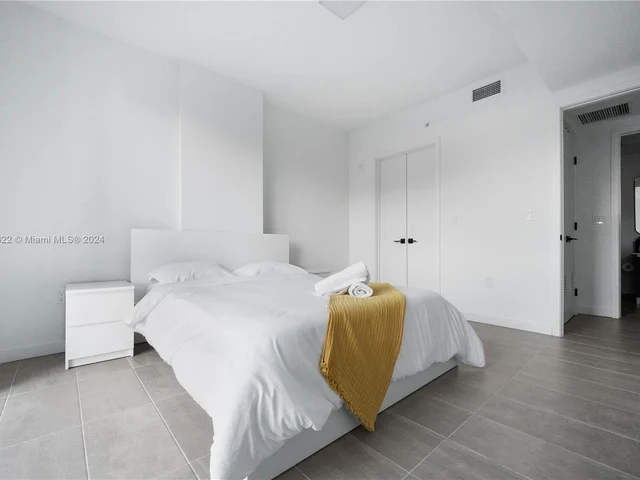 227 NE 2nd St # 2405, Miami FL 33132