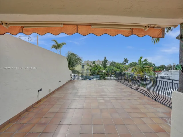 2736 NE 14th St # 1, Fort Lauderdale FL 33304