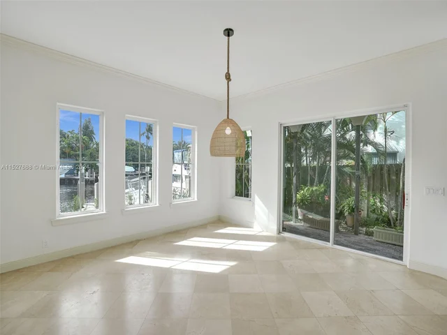 2736 NE 14th St # 1, Fort Lauderdale FL 33304