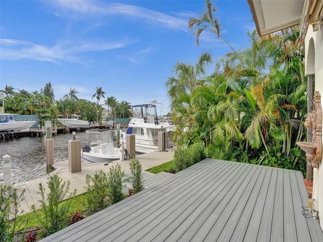 2736 NE 14th St # 1, Fort Lauderdale FL 33304