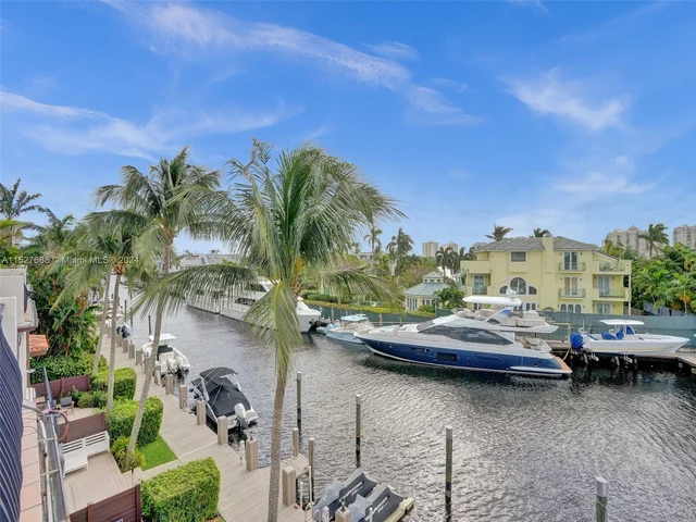 2736 NE 14th St # 1, Fort Lauderdale FL 33304