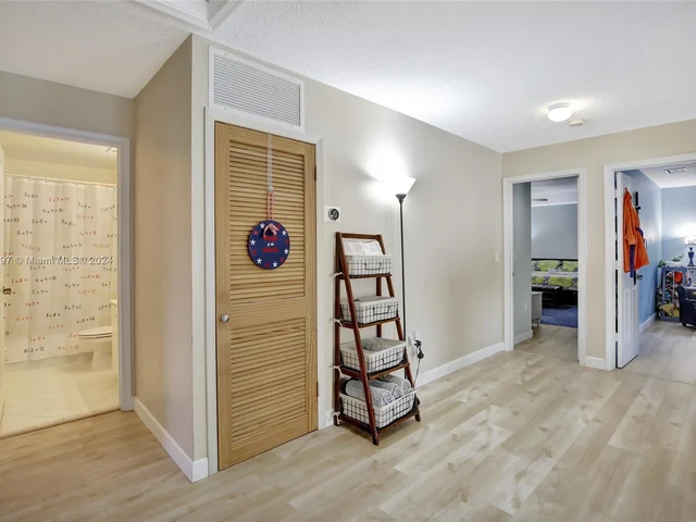 118 SW 206th Ave, Pembroke Pines FL 33029