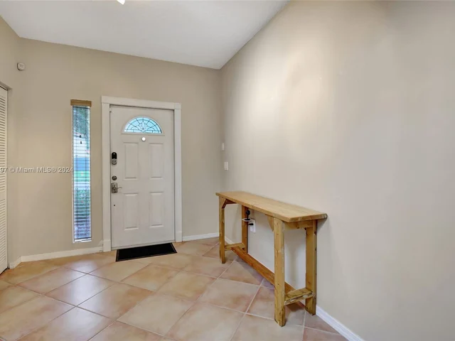 118 SW 206th Ave, Pembroke Pines FL 33029