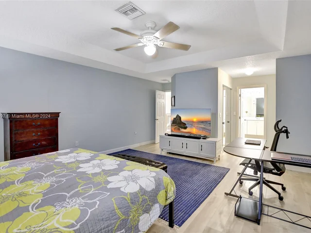 118 SW 206th Ave, Pembroke Pines FL 33029