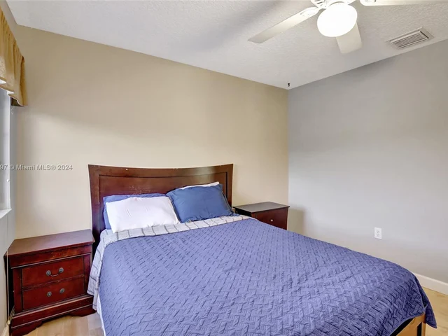 118 SW 206th Ave, Pembroke Pines FL 33029