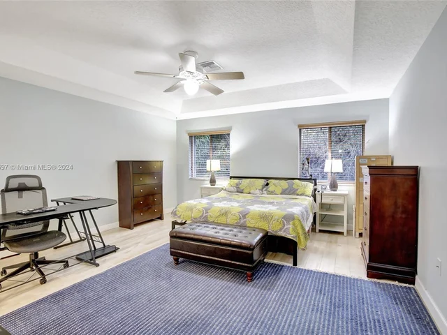 118 SW 206th Ave, Pembroke Pines FL 33029