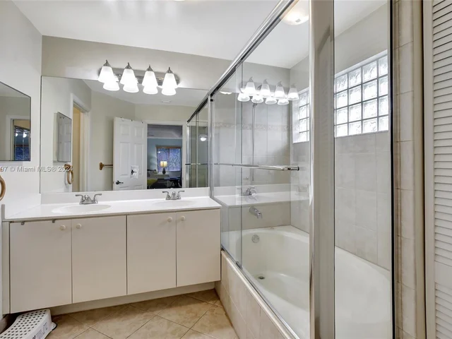 118 SW 206th Ave, Pembroke Pines FL 33029