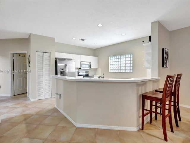 118 SW 206th Ave, Pembroke Pines FL 33029