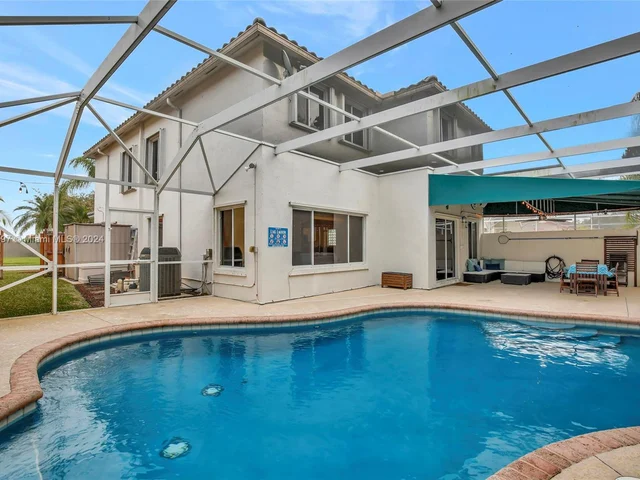 118 SW 206th Ave, Pembroke Pines FL 33029