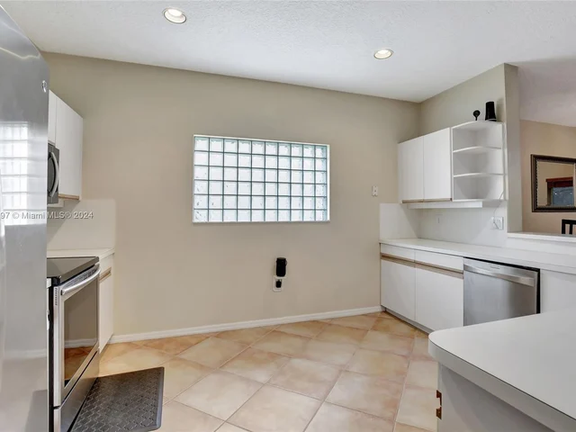 118 SW 206th Ave, Pembroke Pines FL 33029