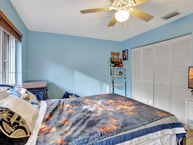 118 SW 206th Ave, Pembroke Pines FL 33029