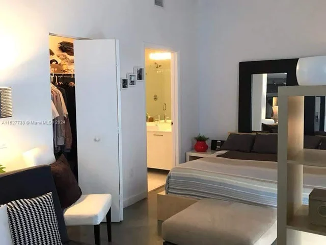 151 SE 1st St # 704, Miami FL 33131