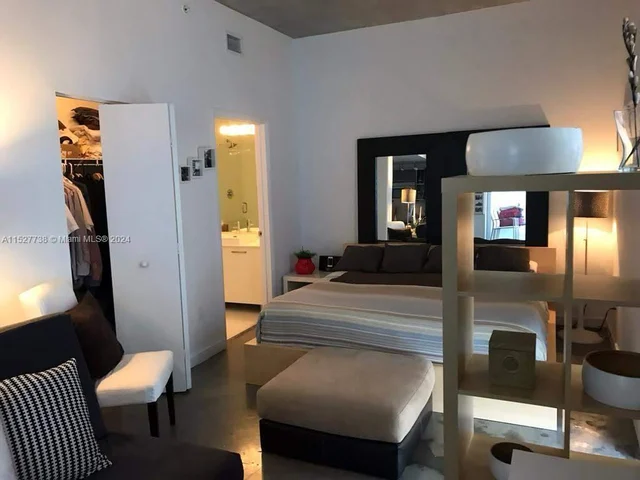 151 SE 1st St # 704, Miami FL 33131