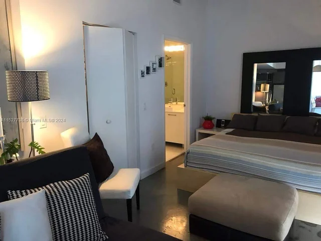 151 SE 1st St # 704, Miami FL 33131