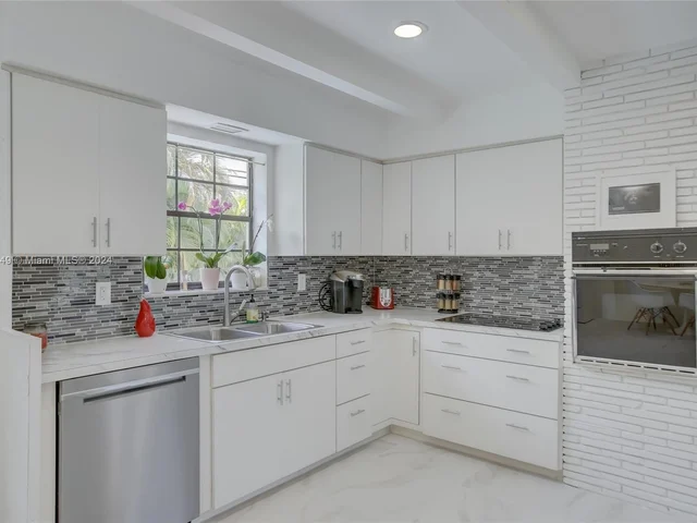 2317 NE 8th St, Fort Lauderdale FL 33304