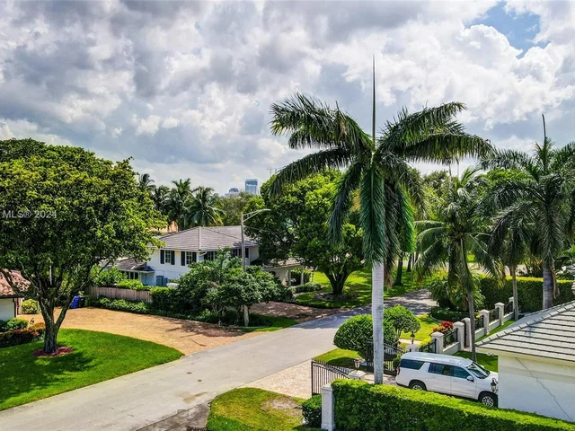 2317 NE 8th St, Fort Lauderdale FL 33304