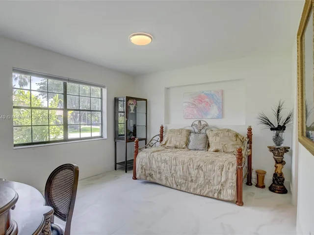 2317 NE 8th St, Fort Lauderdale FL 33304