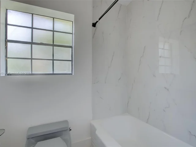 2317 NE 8th St, Fort Lauderdale FL 33304