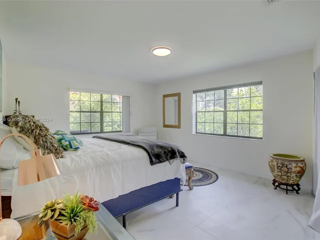 2317 NE 8th St, Fort Lauderdale FL 33304