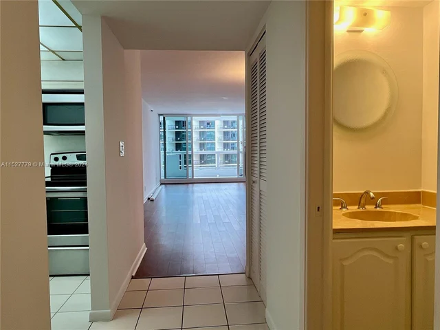 1717 N Bayshore Dr # 3242, Miami FL 33132