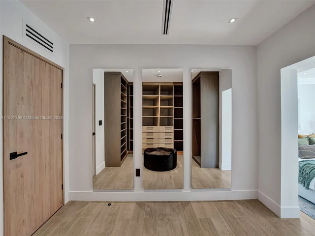 2066 NE 174th St, North Miami Beach FL 33162