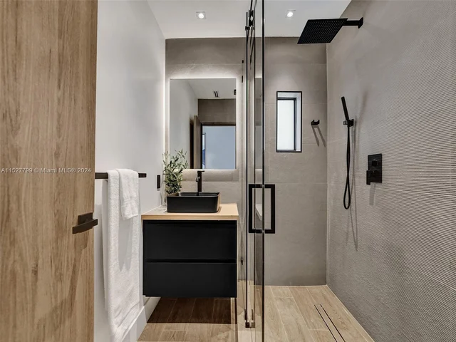 2066 NE 174th St, North Miami Beach FL 33162