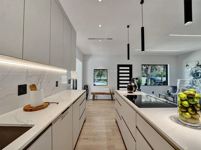 2066 NE 174th St, North Miami Beach FL 33162