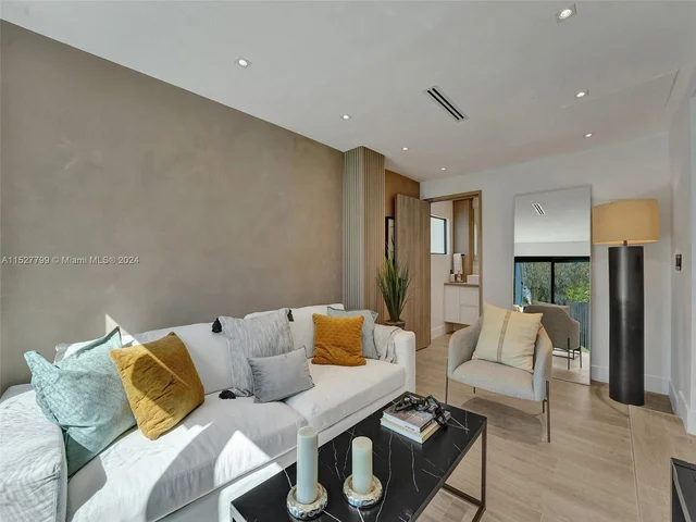 2066 NE 174th St, North Miami Beach FL 33162