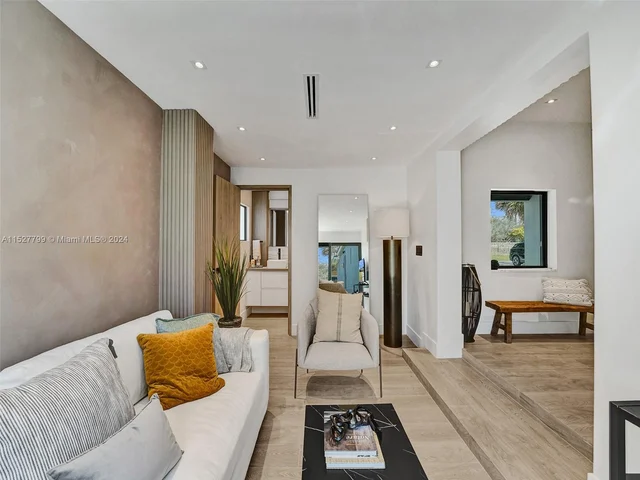 2066 NE 174th St, North Miami Beach FL 33162