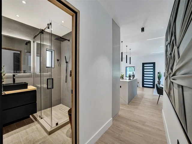 2066 NE 174th St, North Miami Beach FL 33162