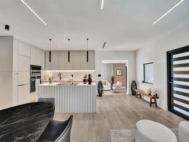 2066 NE 174th St, North Miami Beach FL 33162