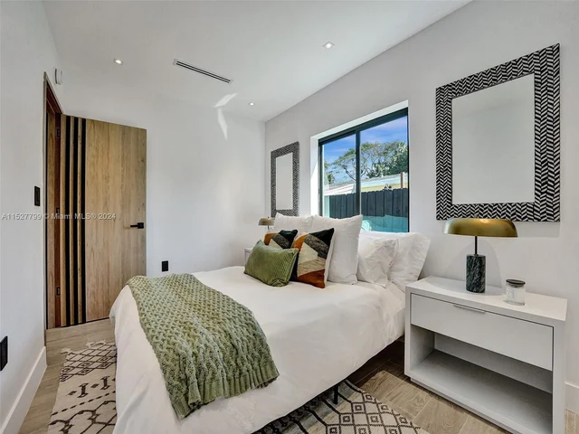 2066 NE 174th St, North Miami Beach FL 33162