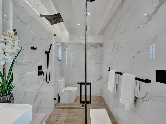 2066 NE 174th St, North Miami Beach FL 33162