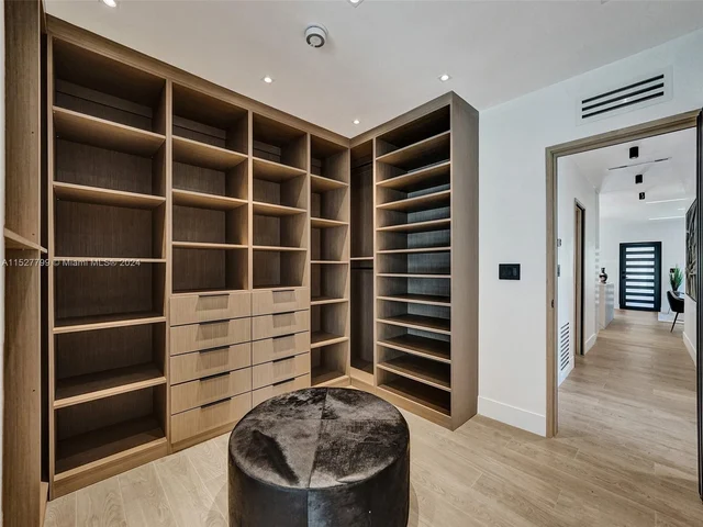 2066 NE 174th St, North Miami Beach FL 33162