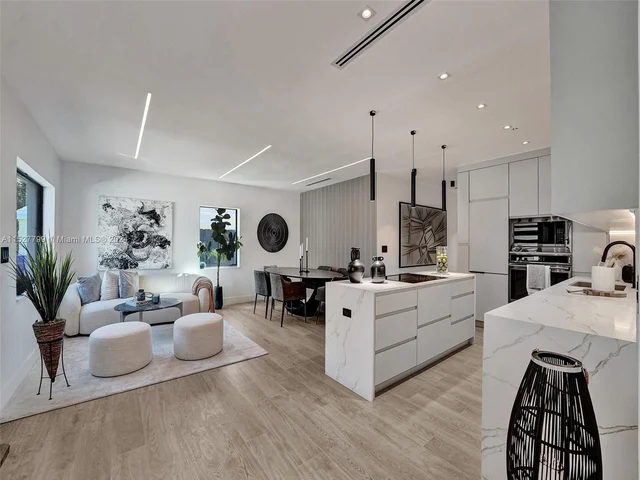 2066 NE 174th St, North Miami Beach FL 33162